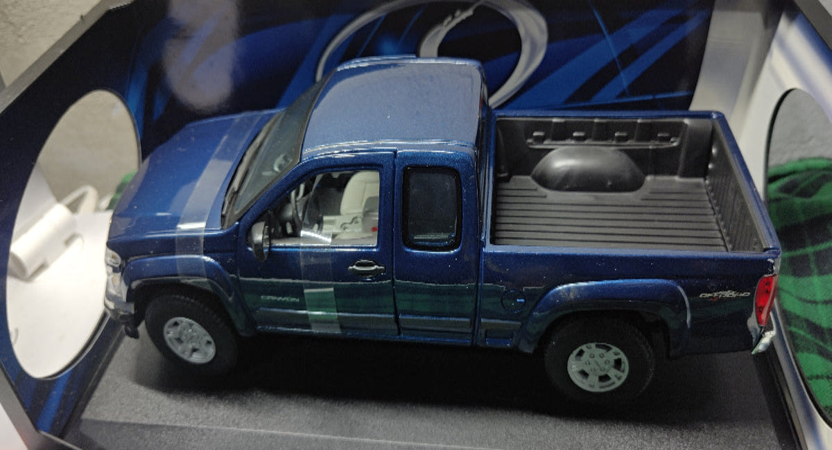 GMC Canyon 2004 1:18 Maisto